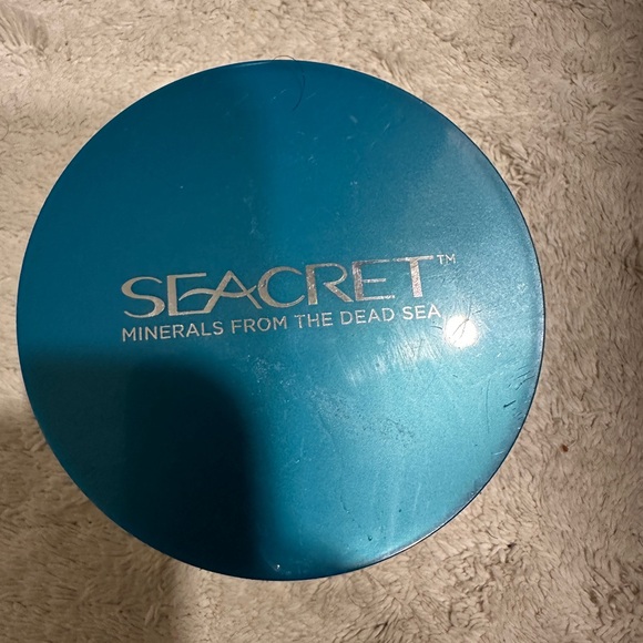 Seacret Pomegranate Salt & Oil Scrub - Blue and White - Picture 2 of 3